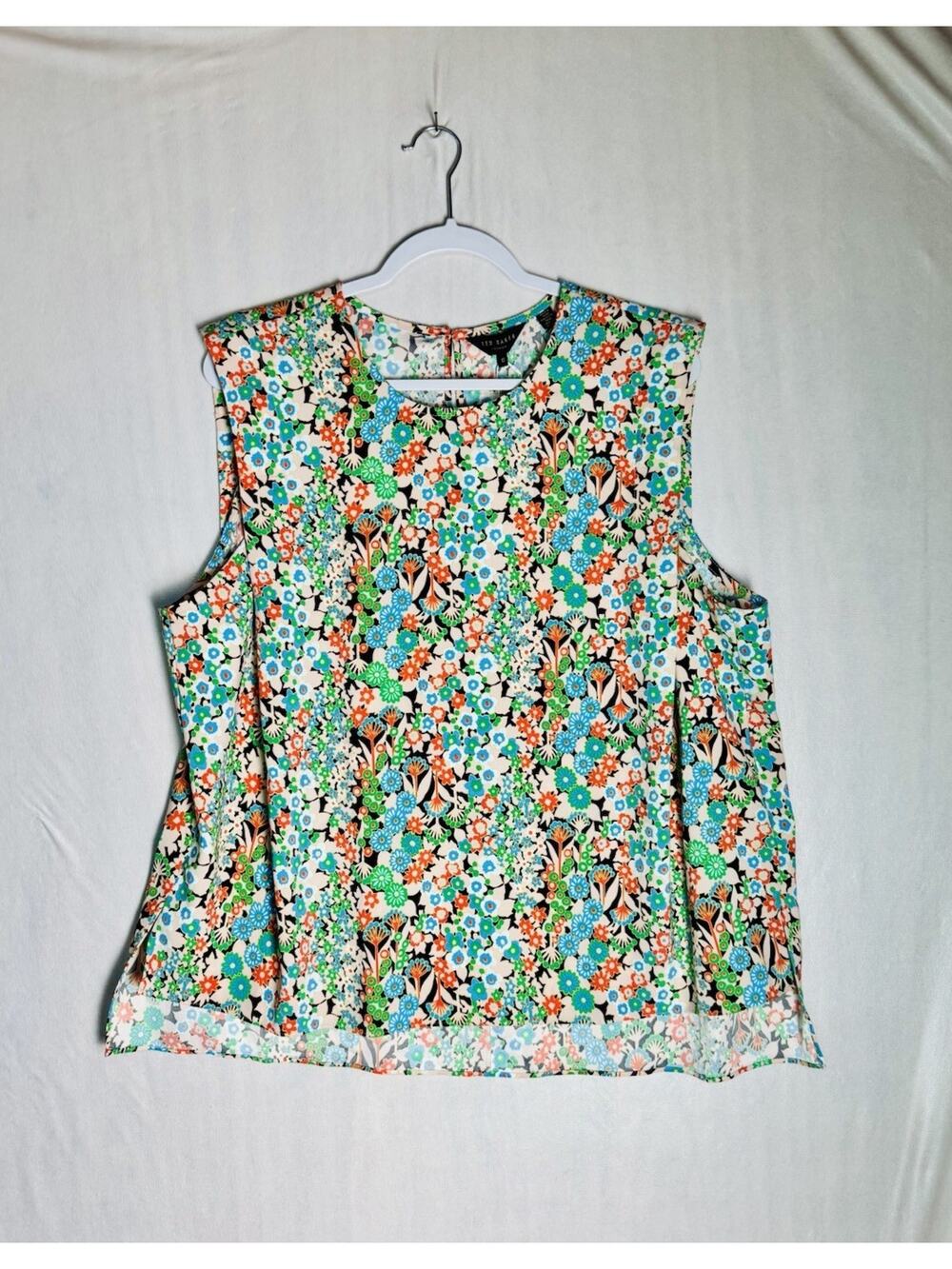 Ted Baker Womens Euro Chic Feminine Floral Sleeveless Blouse Size 6/Size 14 US